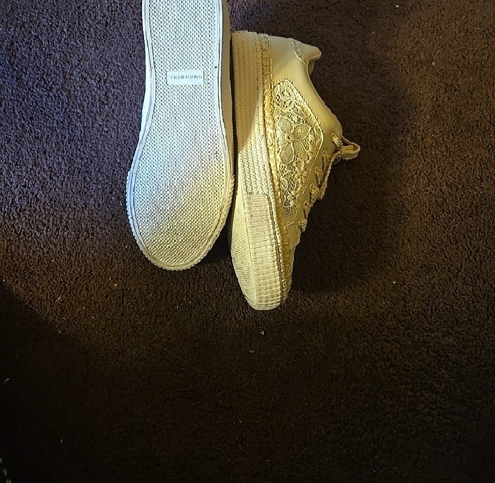 Marc Fisher Cream Lace Platform Sneakers Size 9.  Worn Once - Picture 7 of 8